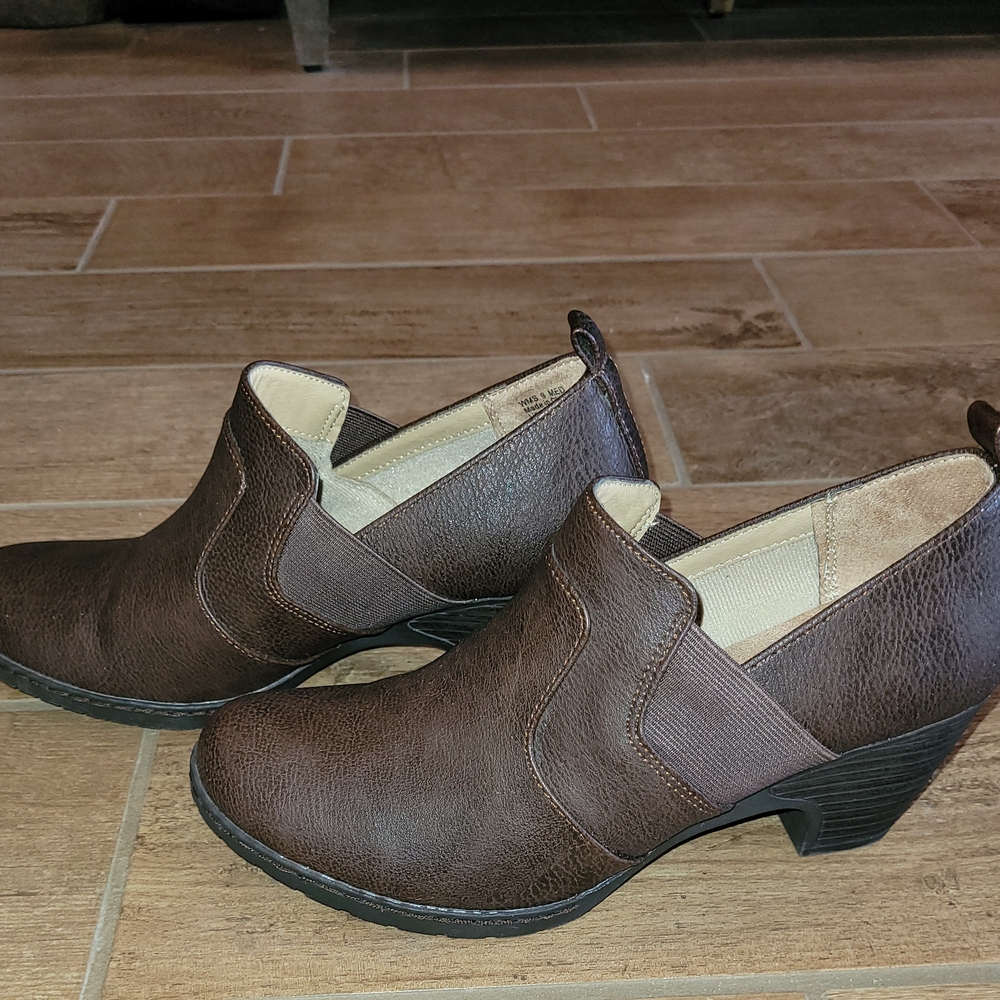Croft & Barrow Brown Ankle Boots Heel 9 Orhtolite